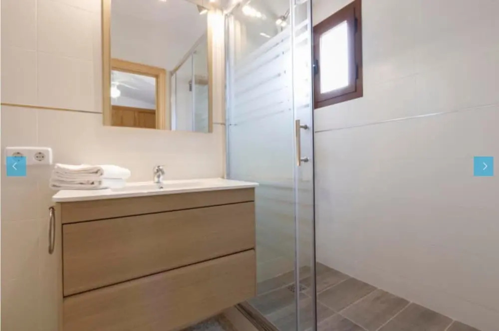 Villa - 6 Bedrooms with Pool - 105092