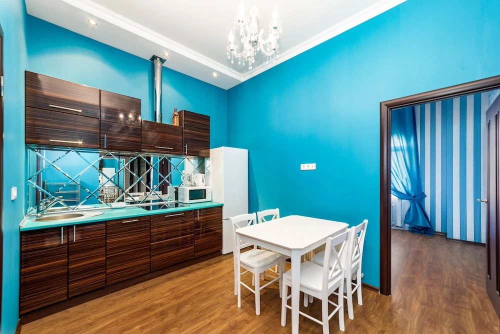 LeonRooms Onilovoy 18-2