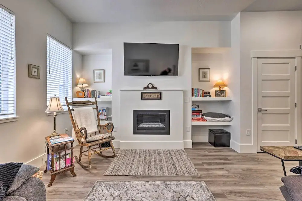 Boise Townhome w/ Rooftop Deck, 2 Mi to Downtown!