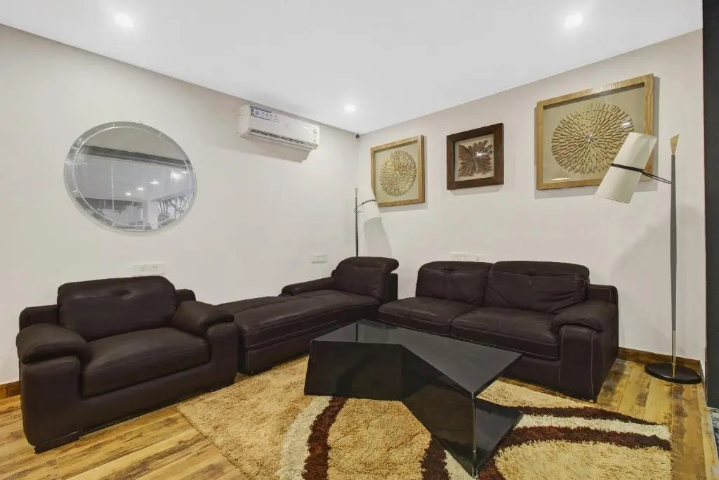 Super Townhouse OAK Hitec City Near Image Hospital