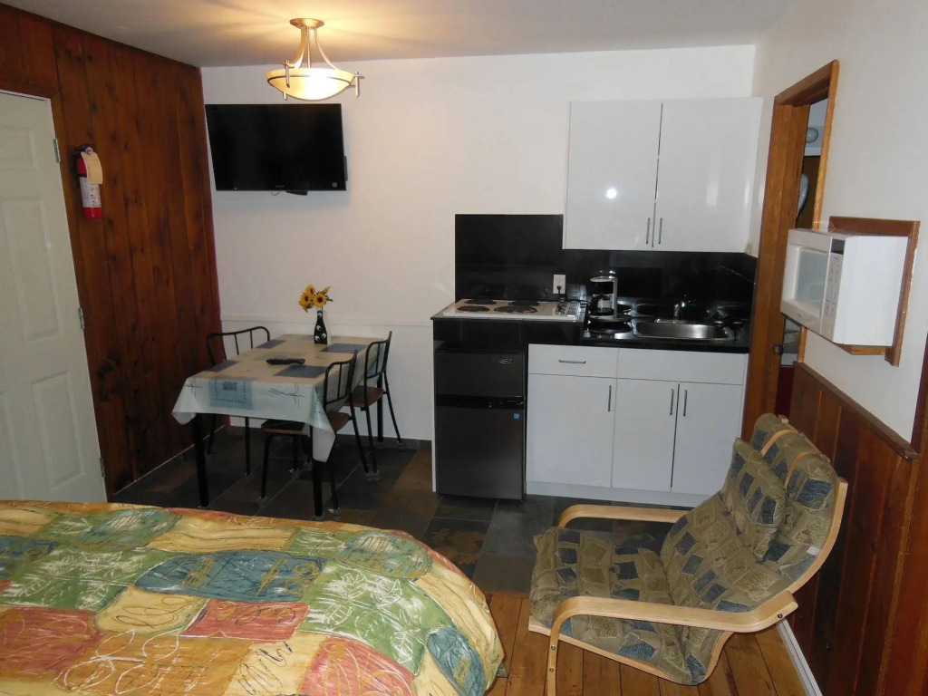 Cedar Motel