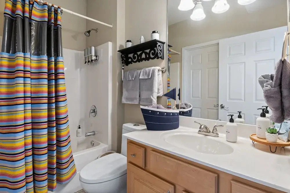 Nautical-inspired Lakefront Unit w/ Awesome Views