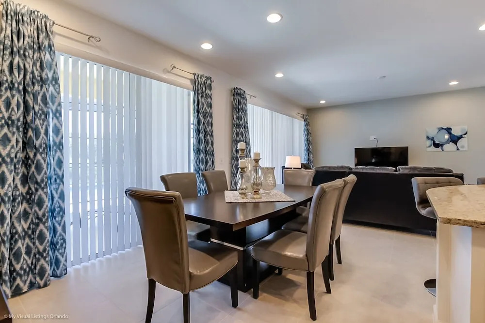 Solterra - 5204 Oakbourne Avenue