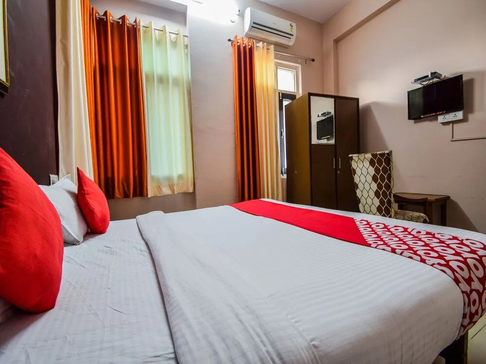OYO 23539 Hotel Sapphire