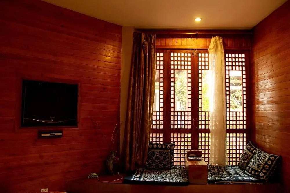 Lijiang V12 Inn