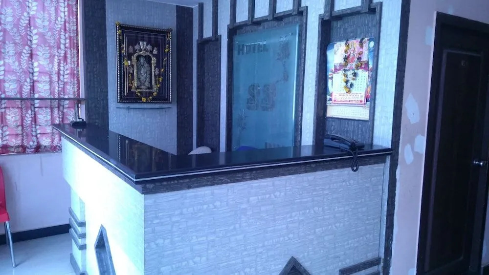 Iroomz Hotel New SS INN