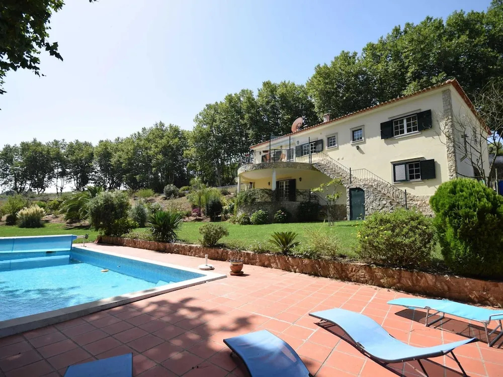Cozy Villa near Óbidos with Private Swimming Pool