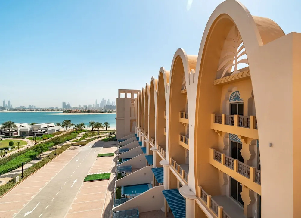 GLOBALSTAY. Sarai Apartments on the Beach