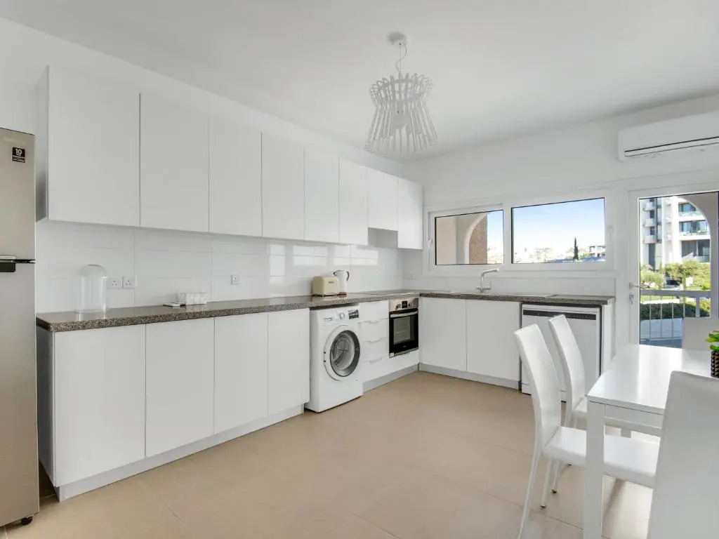 Sanders Sun City - 3-bdr Apt With Shared Pool