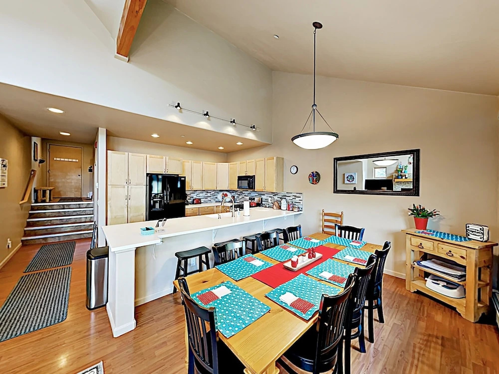 New Listing! Big Mountain-view Gem In Wildernest 3 Bedroom Townhouse
