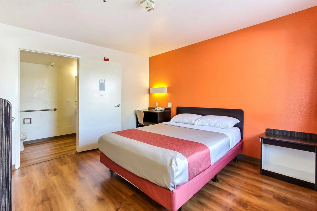 Hotel B5 -Watsonville