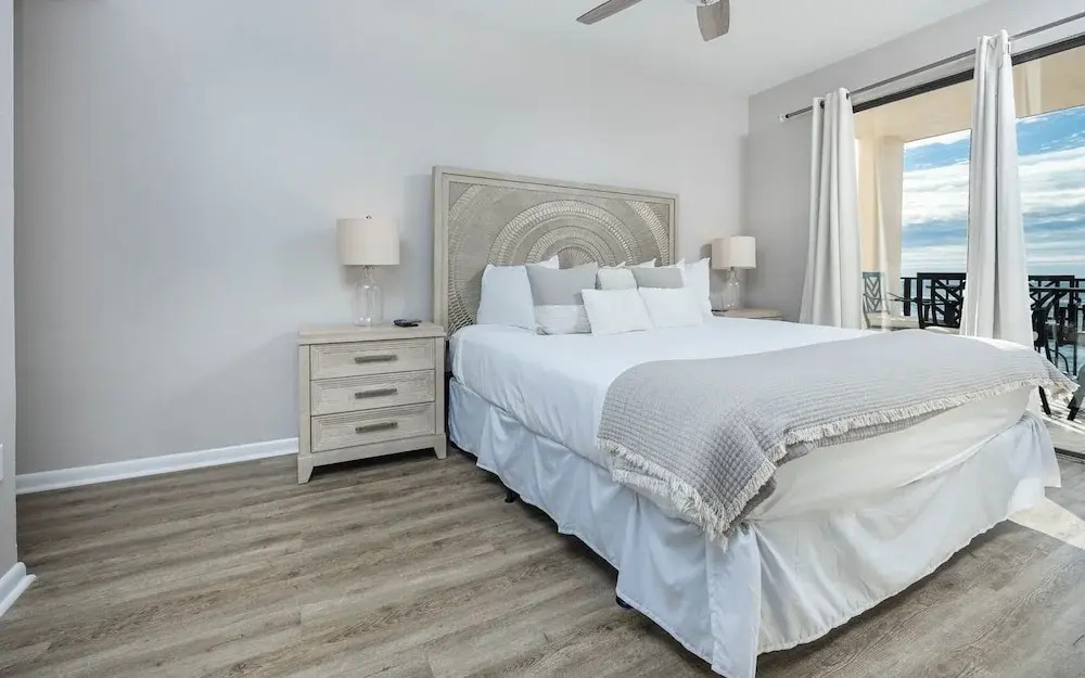 Phoenix East 1407 2 Bedroom Condo