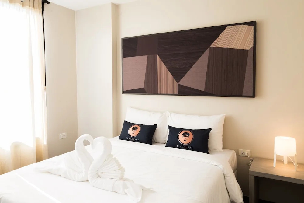 RQ Bangkok Sukhumvit 107 by Collection O