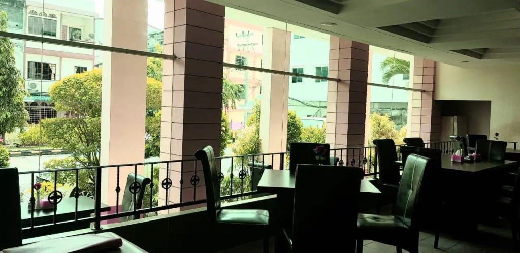 Paradise Hotel