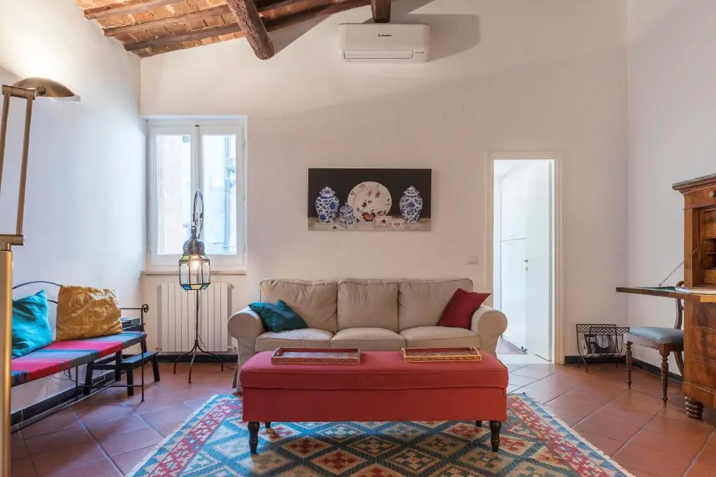 Three bedrooms in world-famous Via Giulia - Wifi, A/C, Washing machine