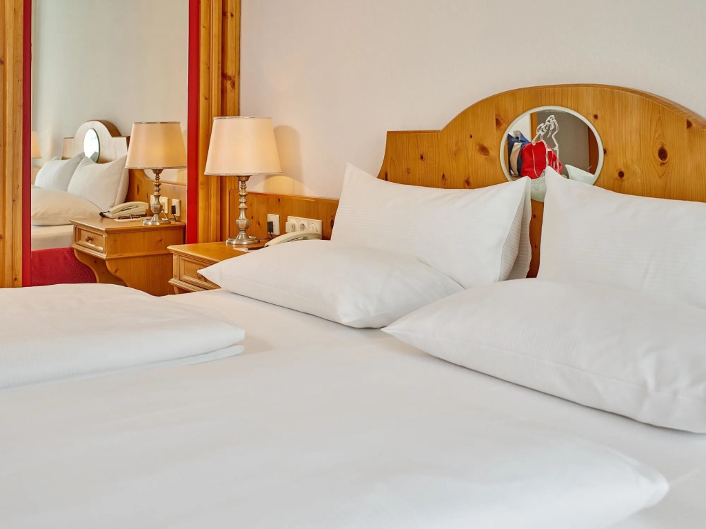 MAXIMILIAN Grand Hotel