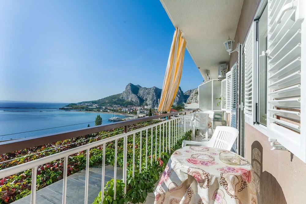 Apartment and Rooms Tatijana