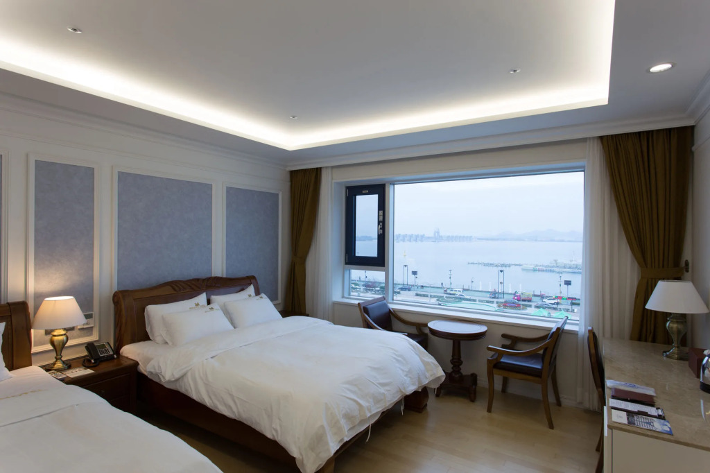 Fontana Beach Hotel