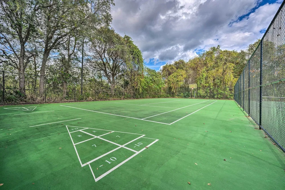6 Mi to Disney World: Spacious Kissimmee Retreat!