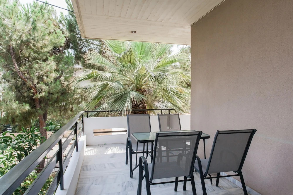Pleasant 2BR Apartment near HELEXPO