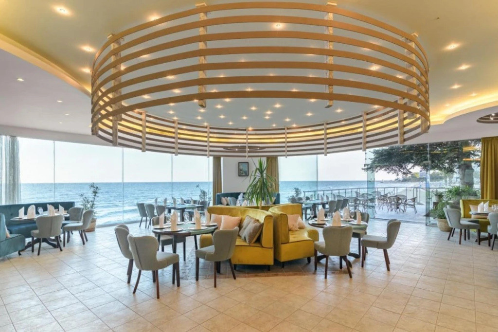 Marina Hotel, Sunny Day