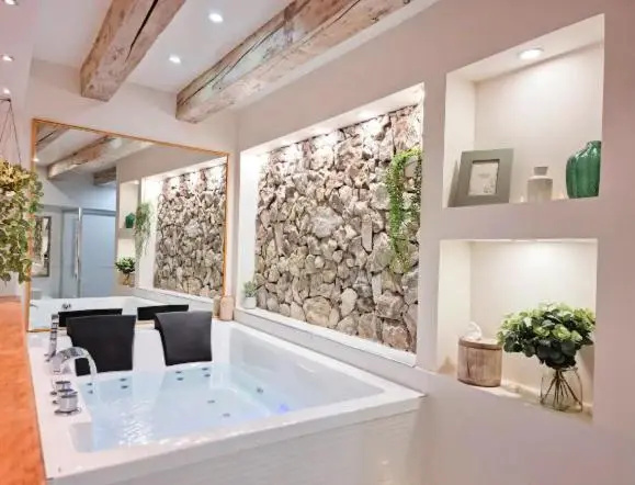 Majord'Home Spa 4* - Le Bonbon -Cœur Vieille Ville