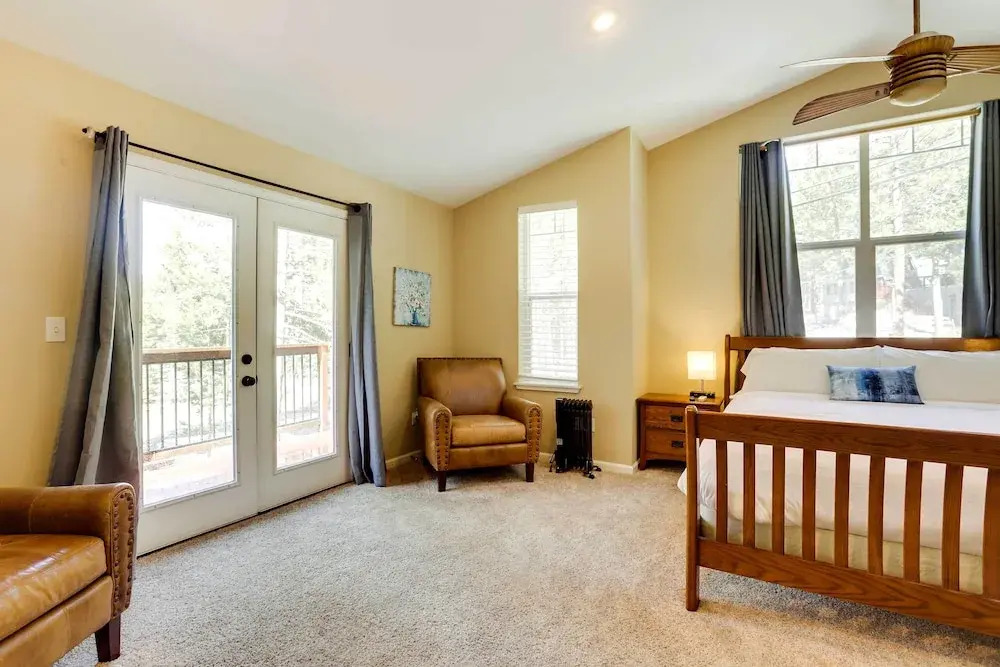 6 Mi to Lake Tahoe: Home w/ Hot Tub & Views!