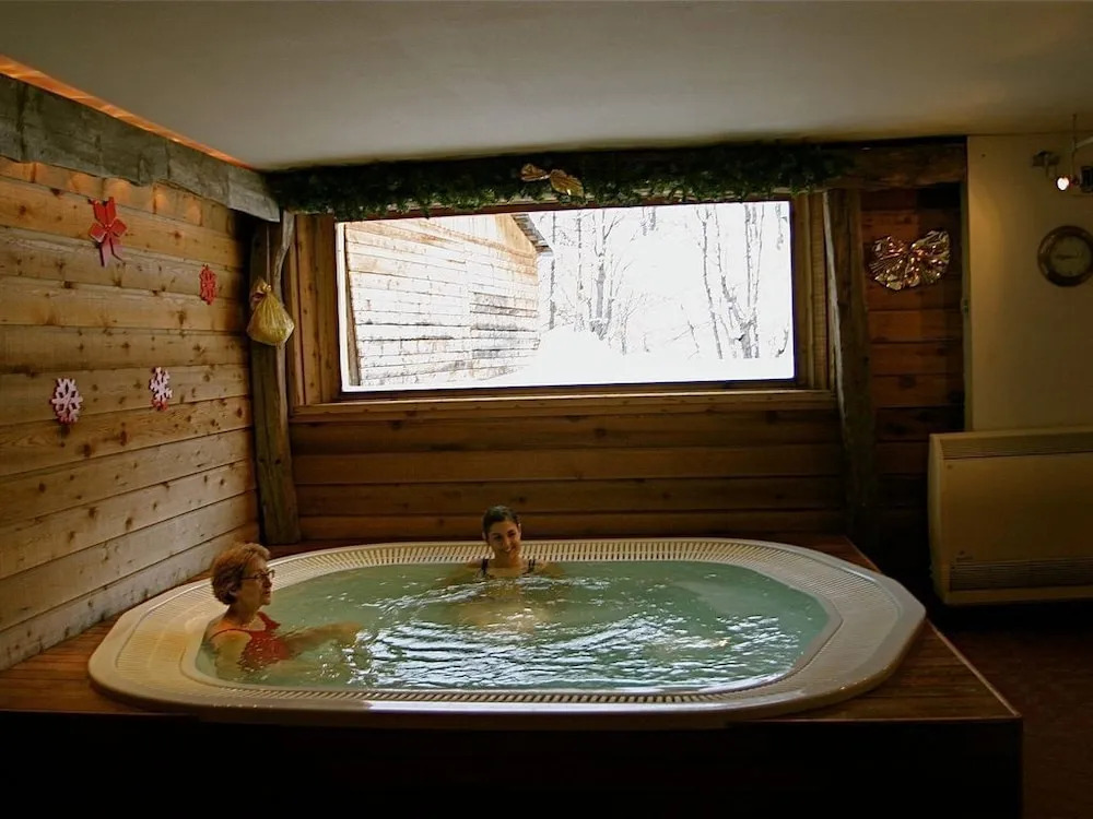 Ferm6 - 6-6p-5chbres-3sdb-120m?-10 / 12pers-valloire