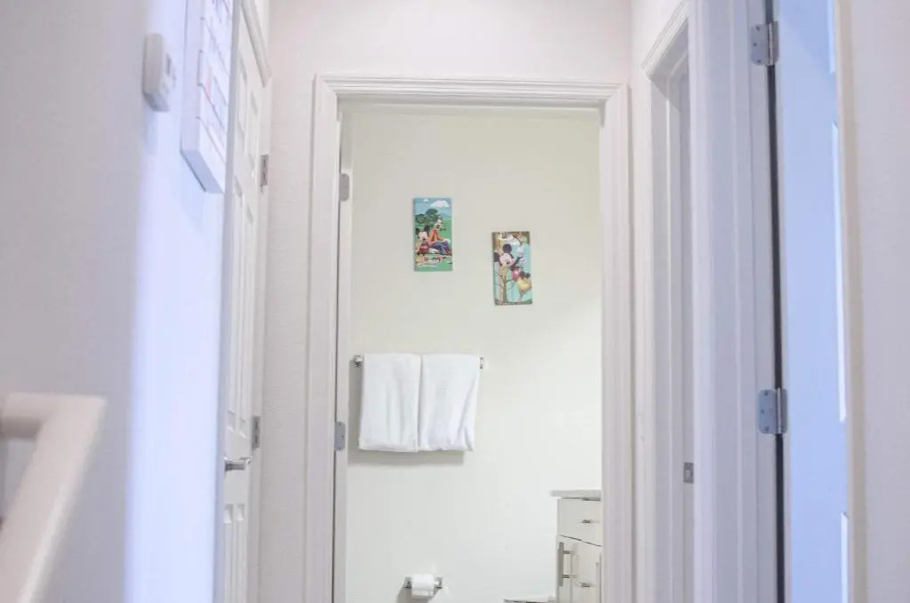 Luxury bedroom townhouse comfortable sleeps 8 Super close to Disney