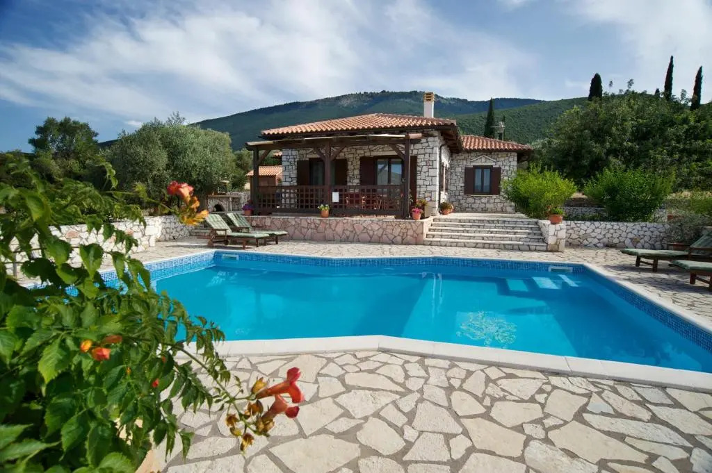 VILLA KOUTSOYPIA STONE HOUSE