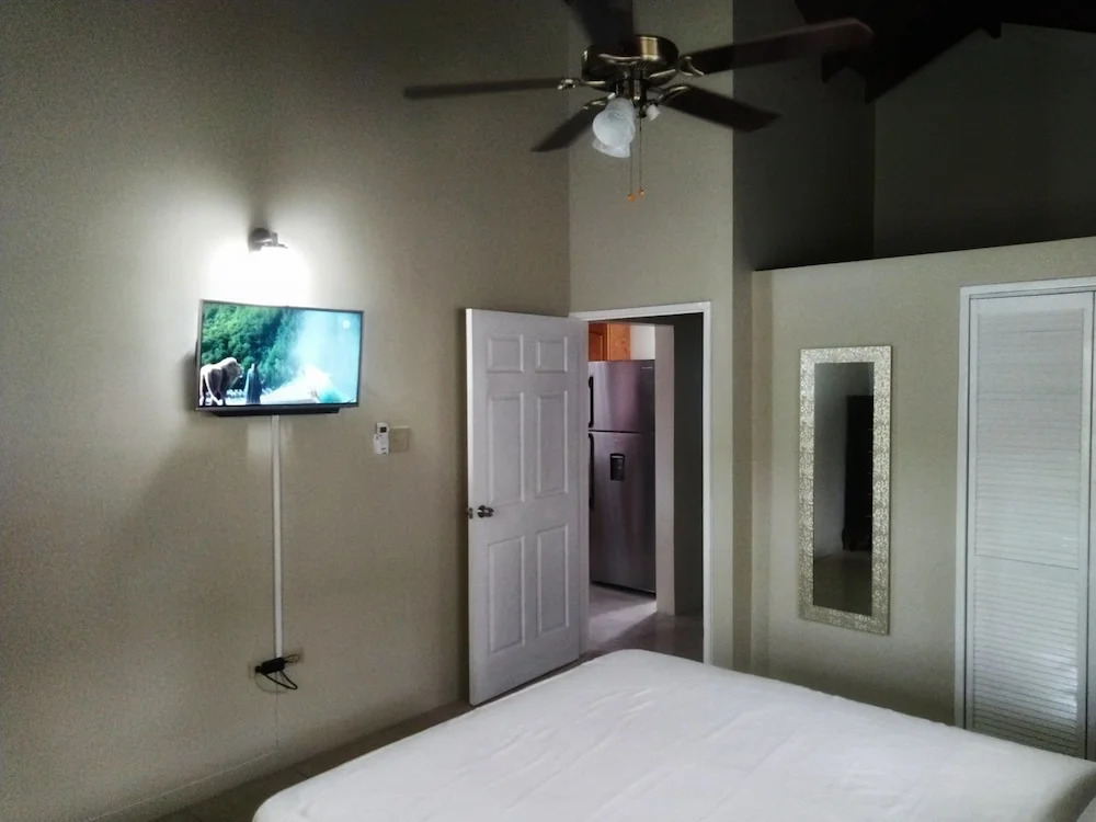 Emerald SunDara Villa Ochi