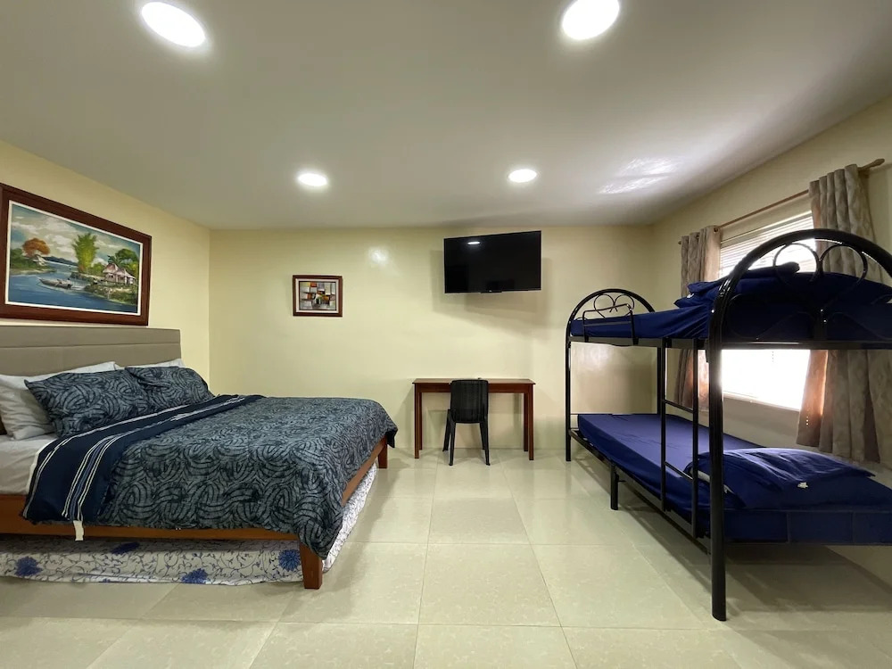 Montys Riverside View Resort