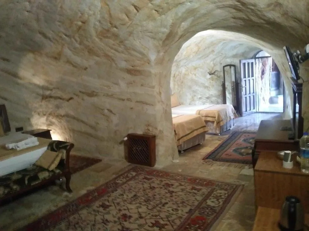 Naturels Cave House