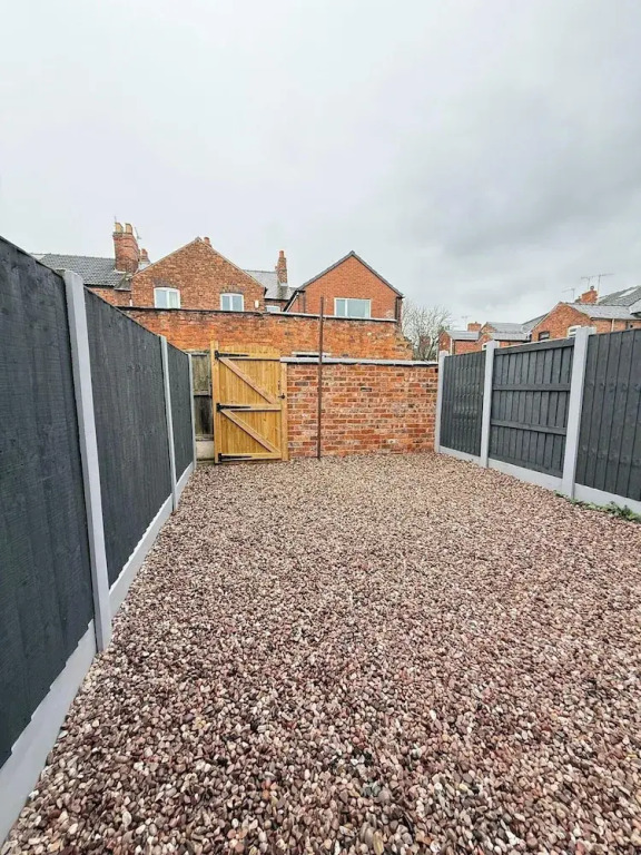 Crewe - House - Sleeps 8 - Private Hot Tub