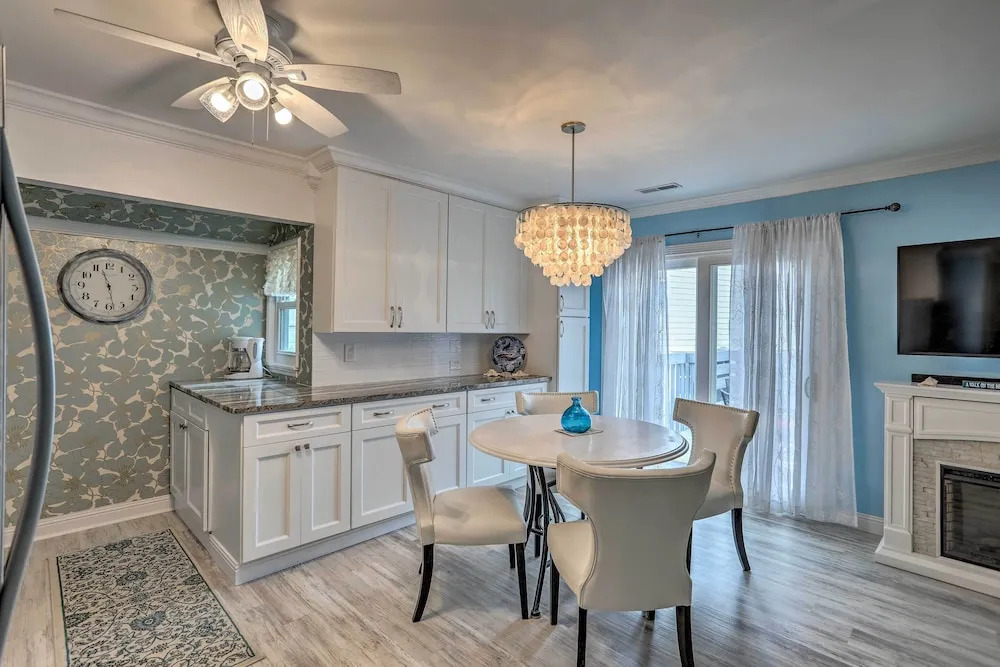Breezy Murrells Inlet Condo w/ Deck: Walk to Beach