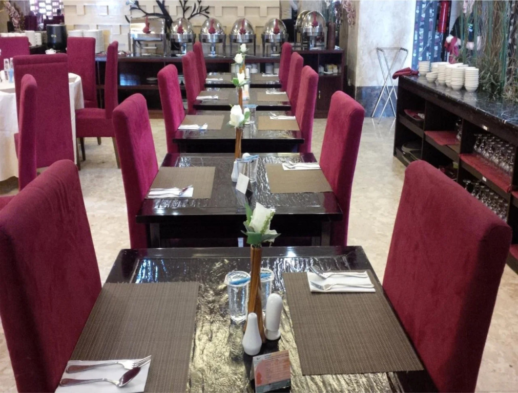 Travellers Hotel Phinisi