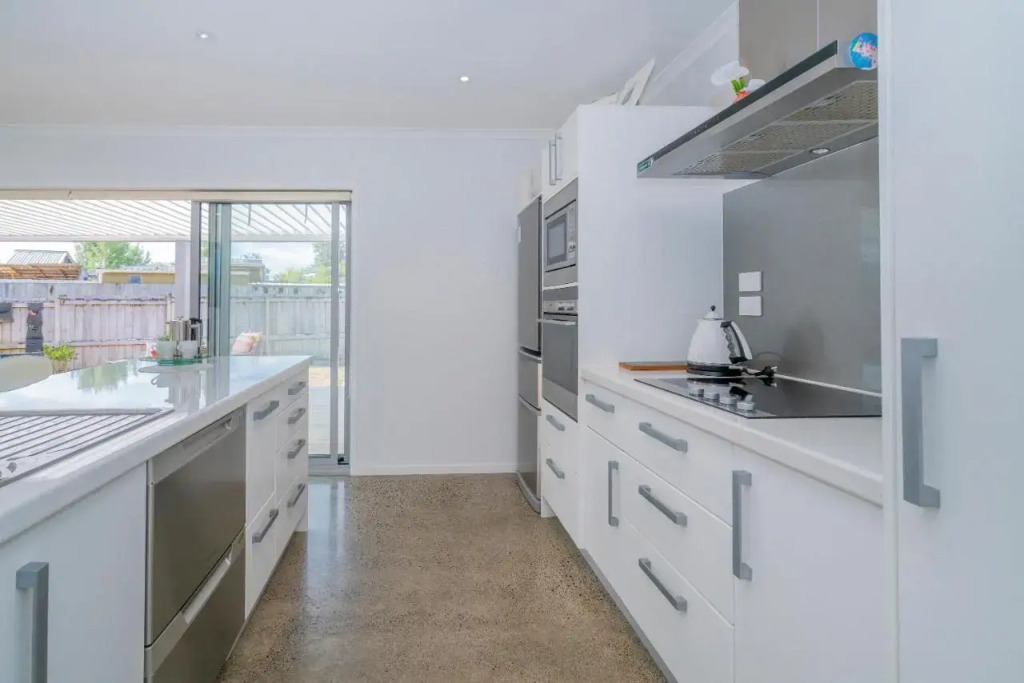 Roses Beach Pad - Matarangi Holiday Home