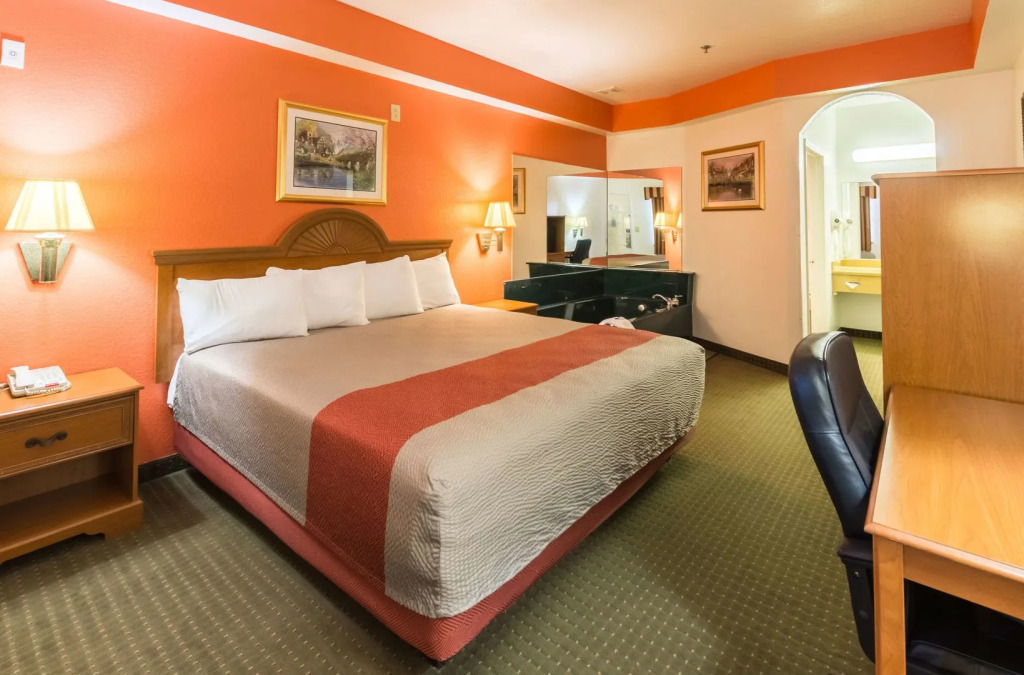 Motel 6 Alvarado TX