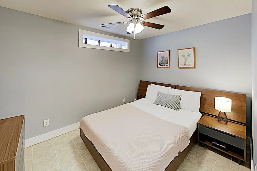 New Listing! New-build , Near Downtown 5 Bedroom Home