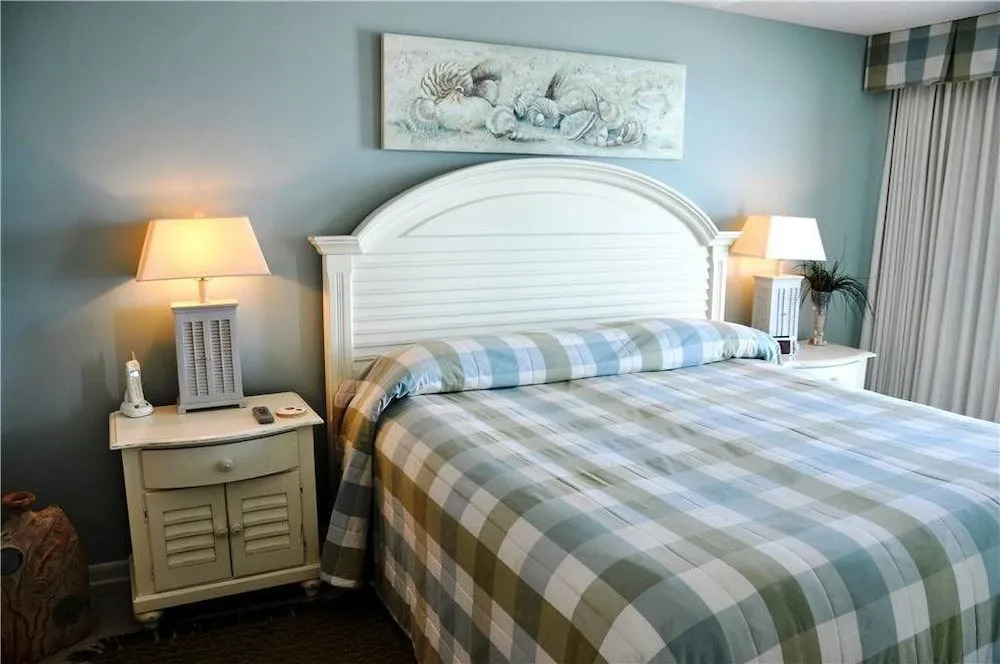 Paradise Pointe 5B - 3 Br condo by RedAwning