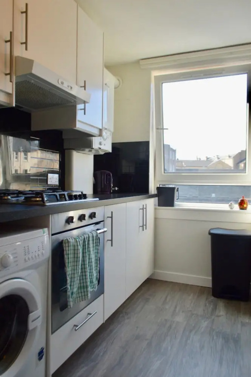 Bright 2 Bedroom Apartment in the Heart of Edinburgh