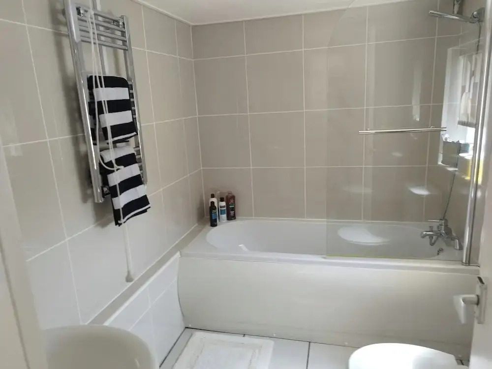 Old School House-2 Bedroom-sleeps 6-large Garden