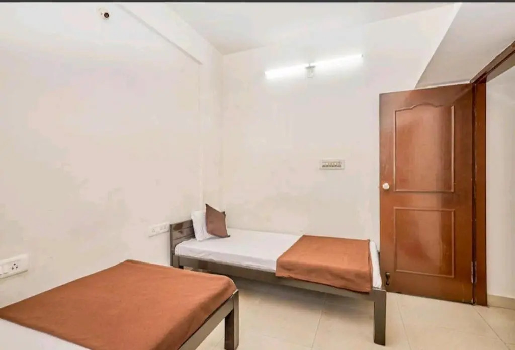 Transit Dorms - Hostel