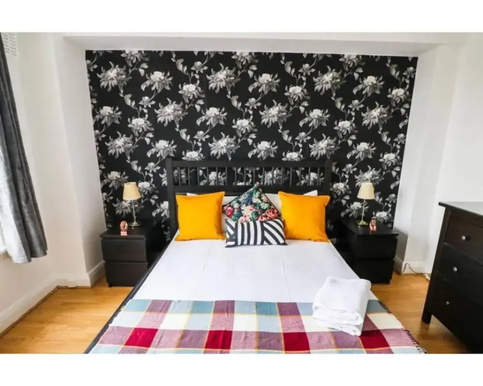 Chique & Spacious top floor 1Bed Oxford St.