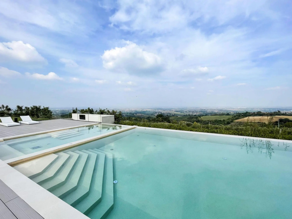 Lush holiday home in Varignana with bubble bath
