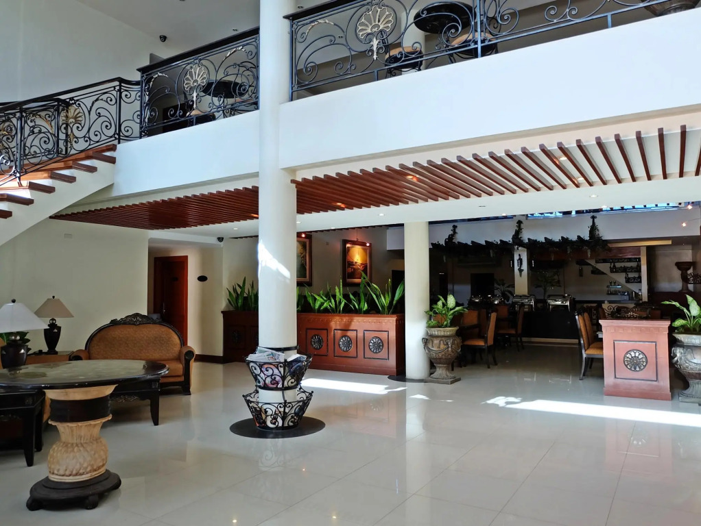 Alona Kew White Beach Resort