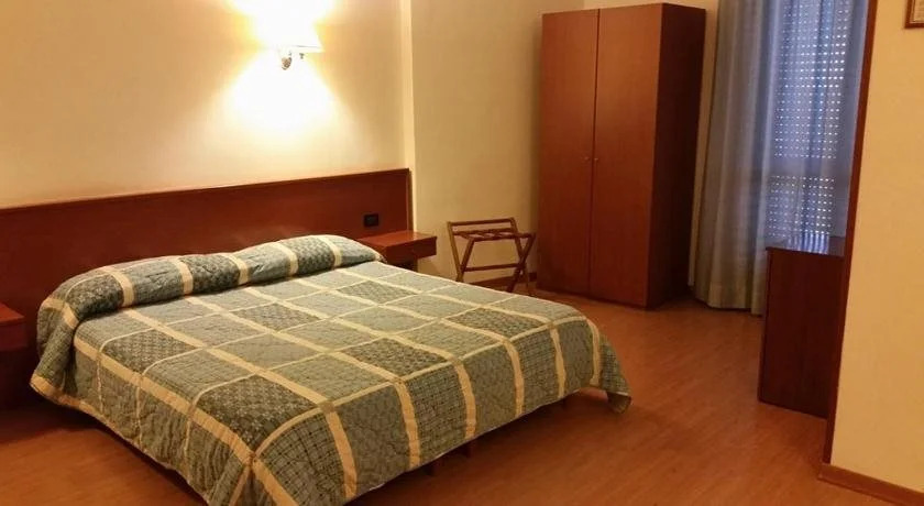 Hotel Holiday