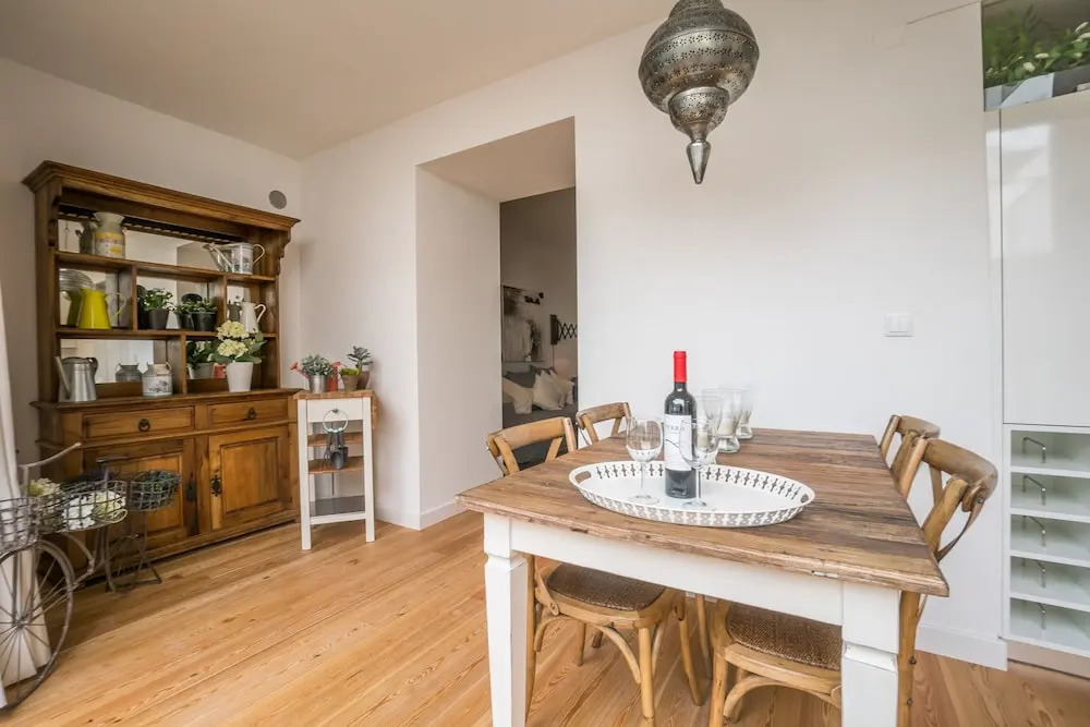 Gulbenkian 2 bedroom with Private Garden