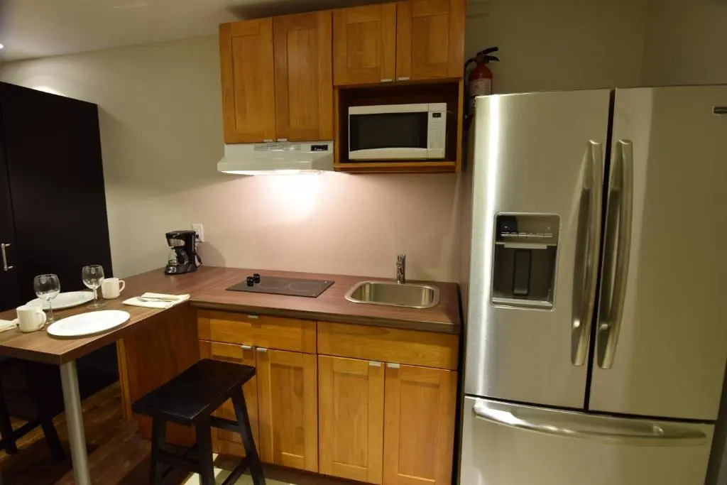 The Lion Inn & Suites