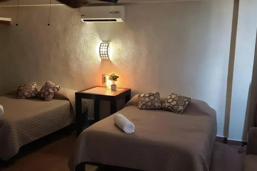 Departamento GRANDE con 2 recamaras con aire 5 camas wifi 115mb, cocina .Cochera techada, #4